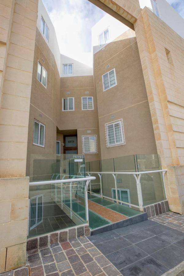 Apartment With Pool-Hosted By Sweetstay Zebbug  Exterior foto